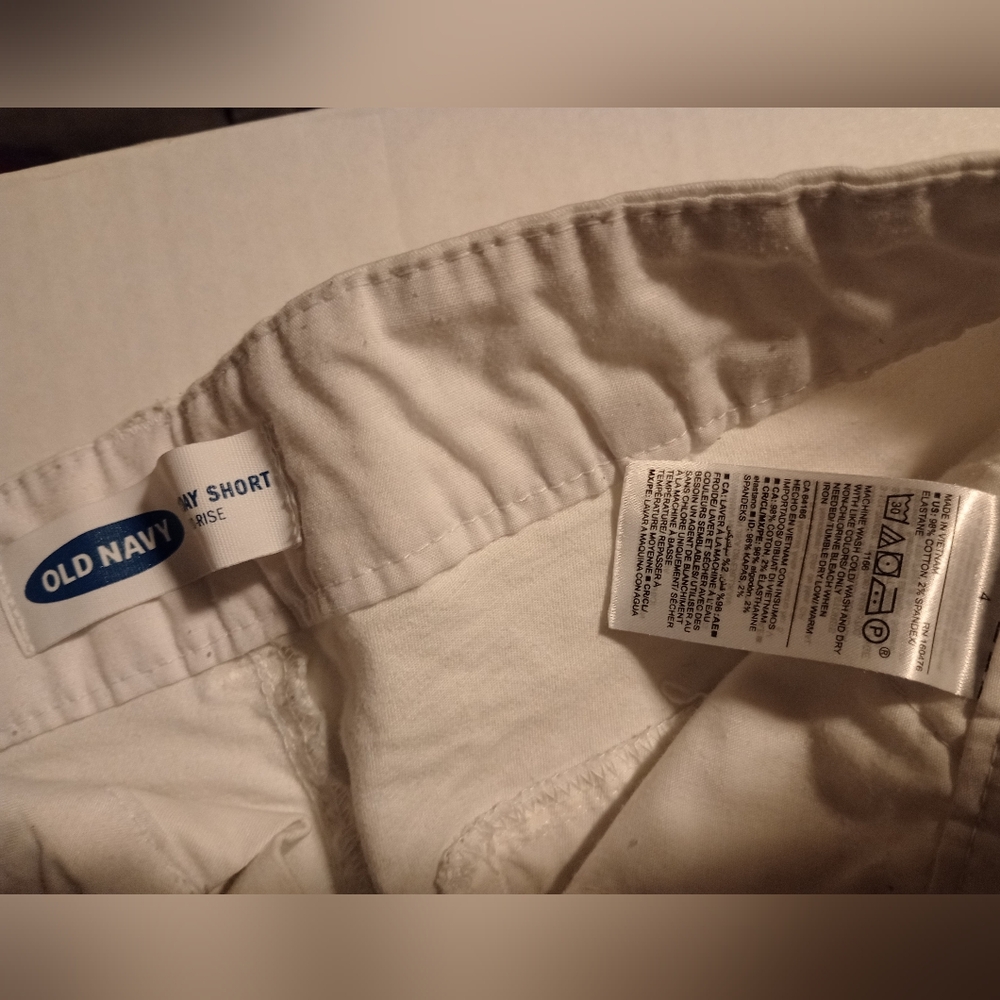 Old Navy Size 4 White Casual Shorts